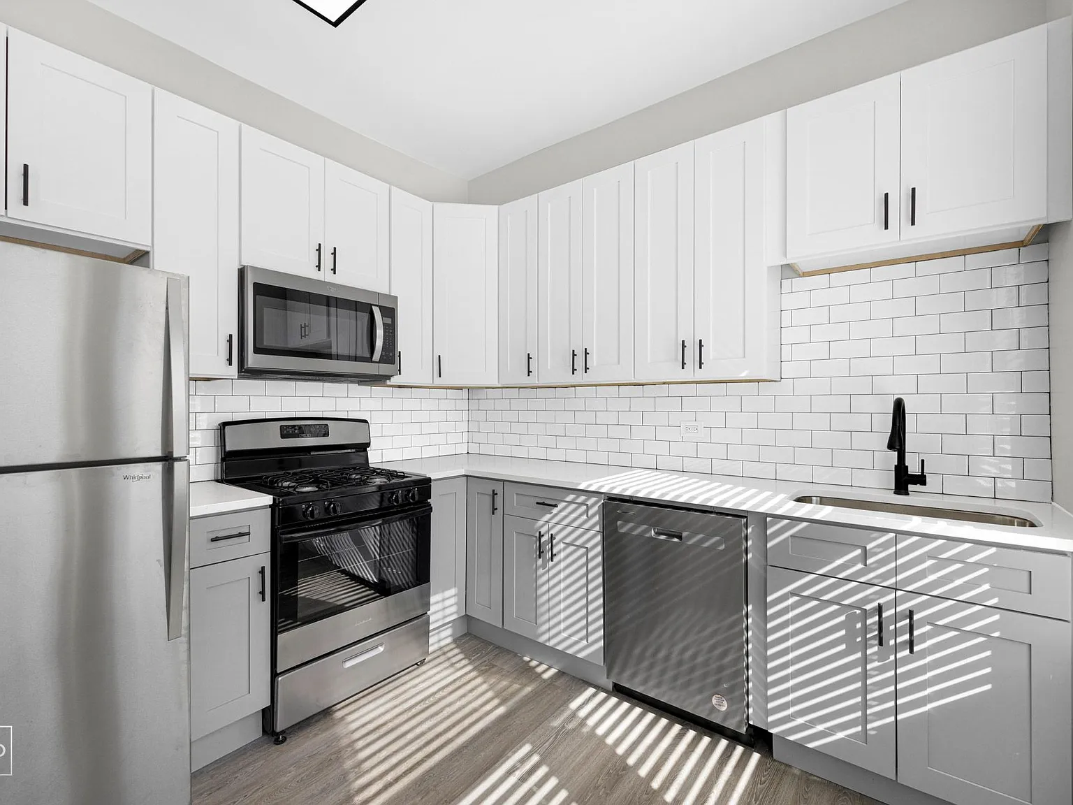 722 S Racine — Photo 1