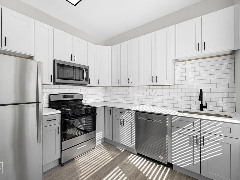 722 S Racine — Photo 1