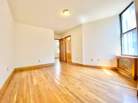 Rented by Oxford Property Group | media 19