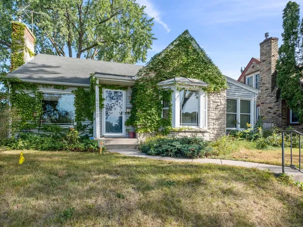 4252 Chowen Ave N, Robbinsdale, MN 55422