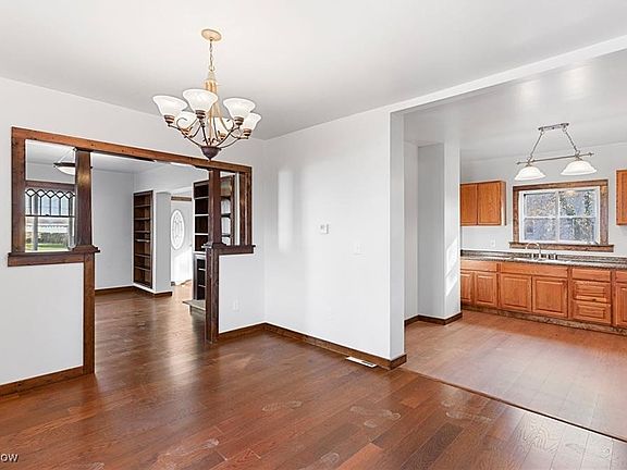 5th image of 825 Michigan Ave