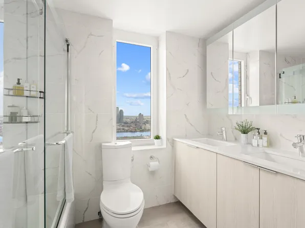 303 East 57th Street image 10 of 14