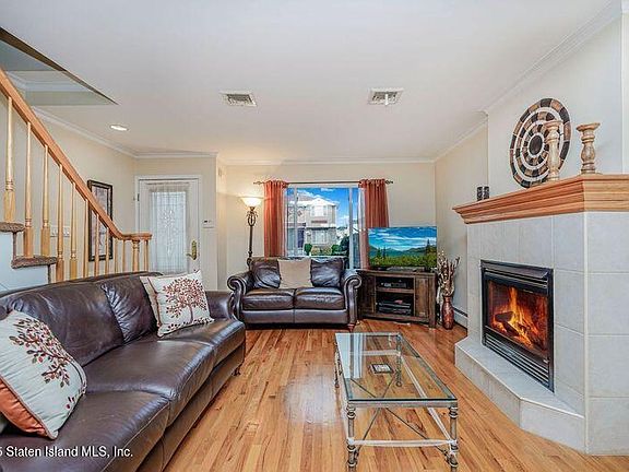 5th image of 538 Eltingville Blvd