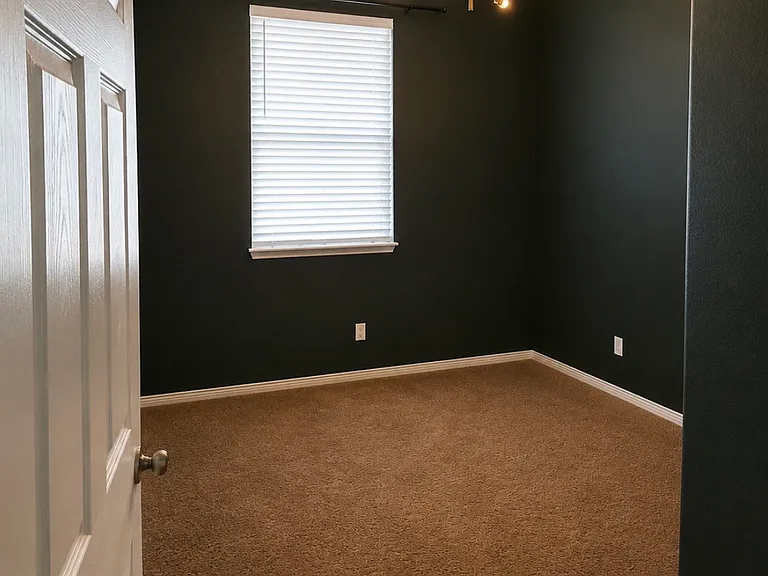 1717 Duncan Way — Photo 4