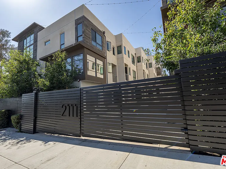 2111 N Cahuenga Blvd #1 — Photo 25
