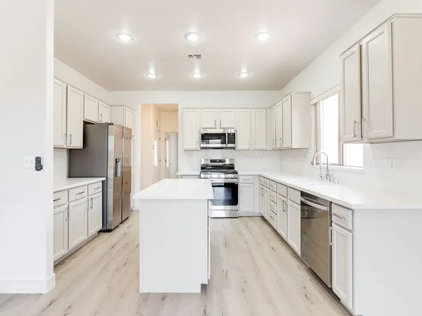 2084 Tiger Links Dr, Henderson, NV 89012