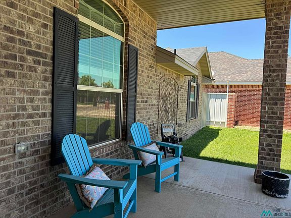 4th image of 208 Dominion Way