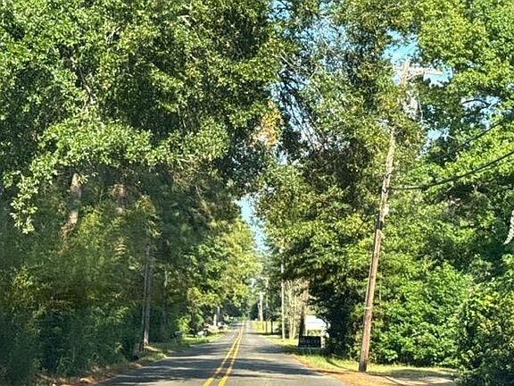 4th image of 208 Daniels Rd