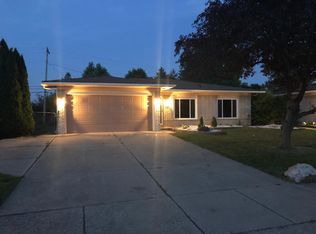 36168 Carriage Dr, Sterling Heights, MI 48310