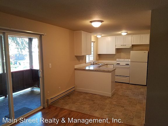 4th image of 3418 S 43rd St APT 4