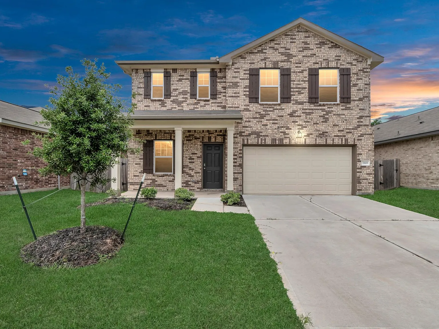 4 bed, 2.5 bath, 2388 sqft, $2,392 — Photo 3