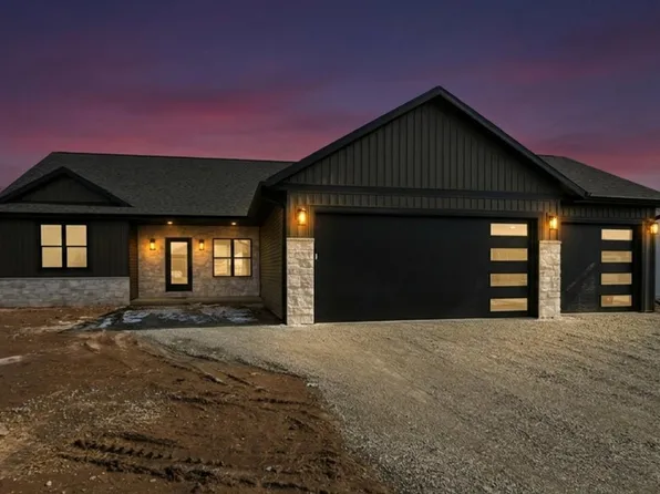 1450 Divinity Dr, De Pere, WI 54115