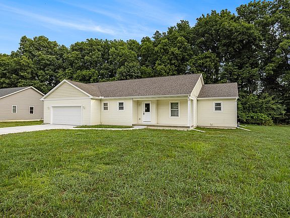 4th image of 3225 Fairhaven Dr