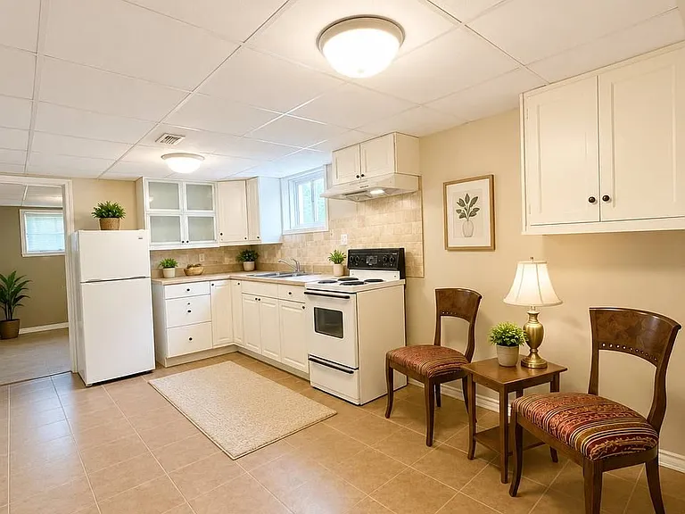 19 Westchester Rd #BASEMENT — Photo 8