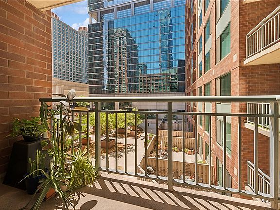 4th image of 440 N McClurg Ct APT 512