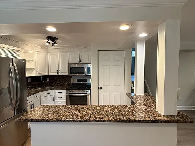 807 Londonderry Dr — Photo 7