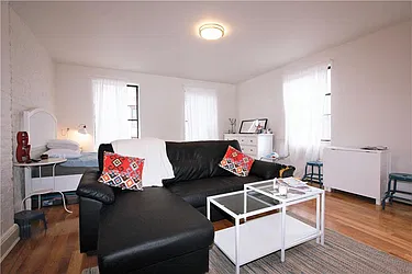 Rented by R New York