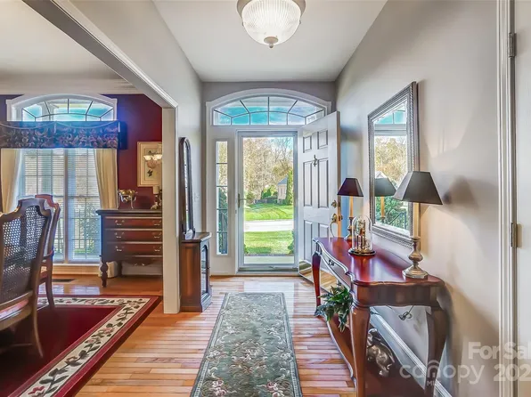 8420 Locksley Dr, Harrisburg, NC 28075