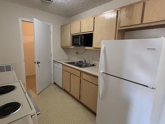 4th image of 303 Farside Dr APT 10
