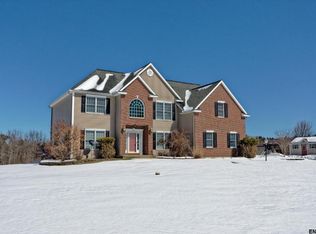 1 E Vale Ct, East Greenbush, NY 12061