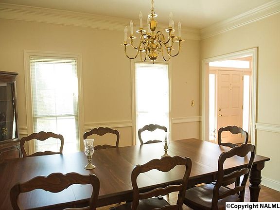 4th image of 706 Liberty Cir SE