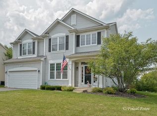 720 Franklin Ln, Lindenhurst, IL 60046