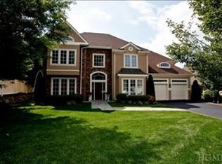 27 Stony Gate Oval, New Rochelle, NY 10804