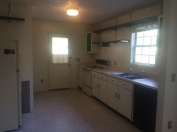 3rd image of 145 Dogwood Lake Dr