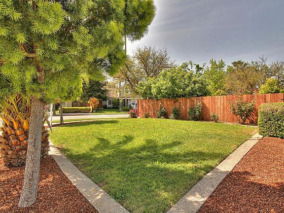 2nd image of 301 Kaybe Ct