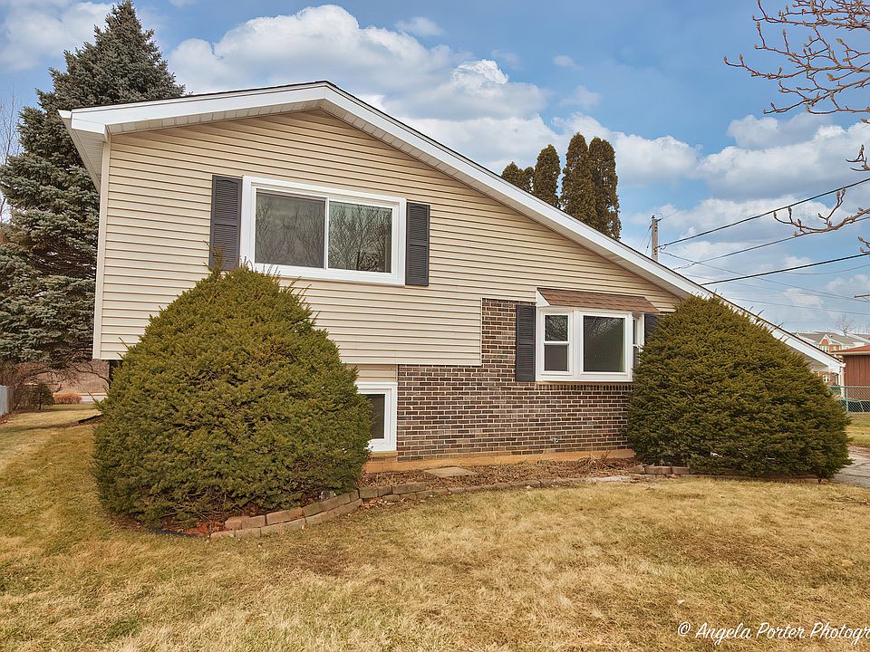 1st image of 202 Dearborn Ct