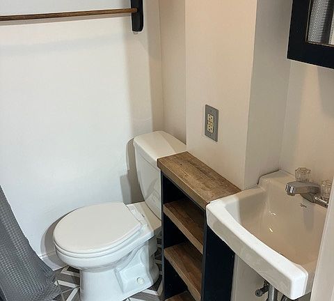 2nd image of 170 Pine St #1