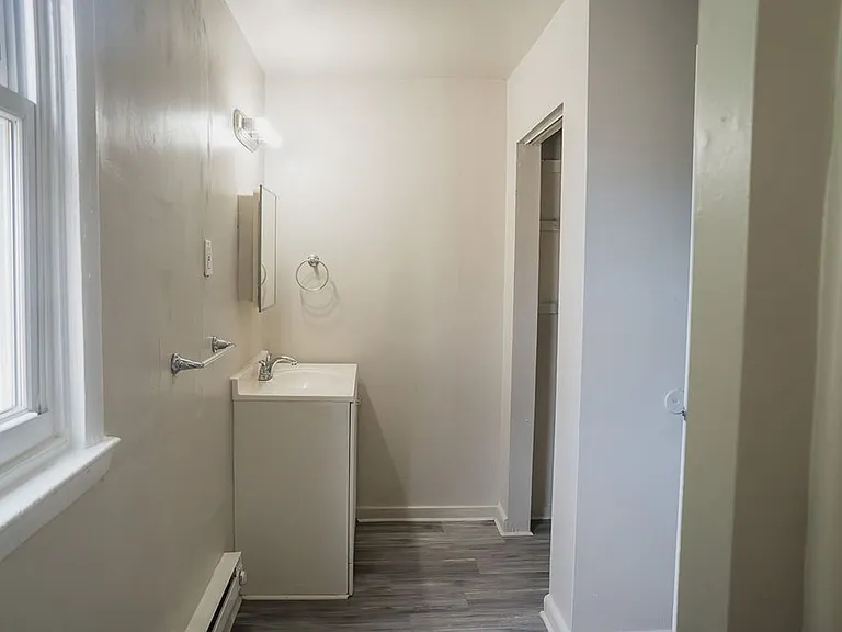 425 W Gordon St — Photo 18
