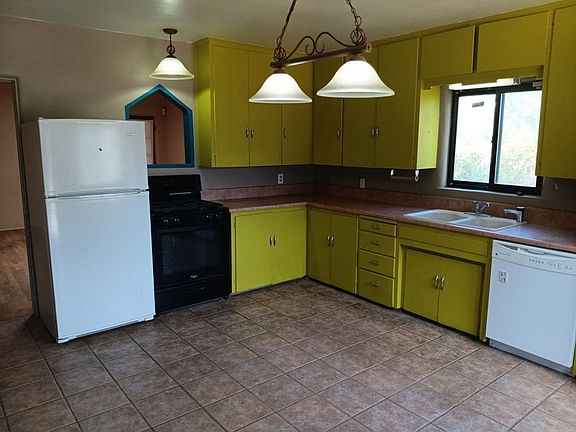3rd image of 422 Carlisle Blvd NE