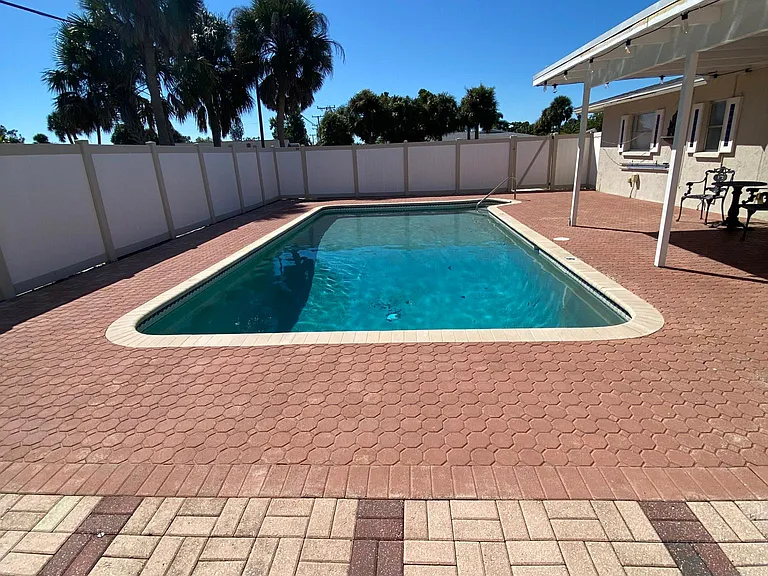 Oversize Pool