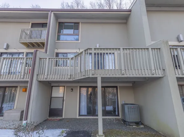 13 Clubhouse Dr, Woodbury, CT 06798