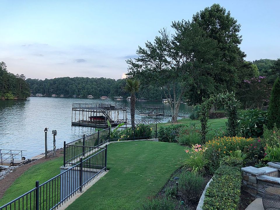 1st image of 33 Lakeshore Cir