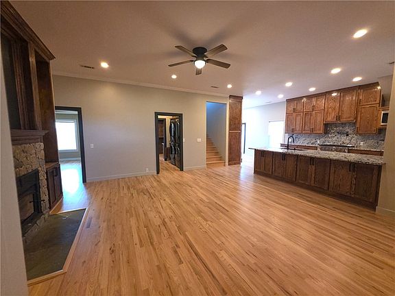 3rd image of 407 Old Forge Dr
