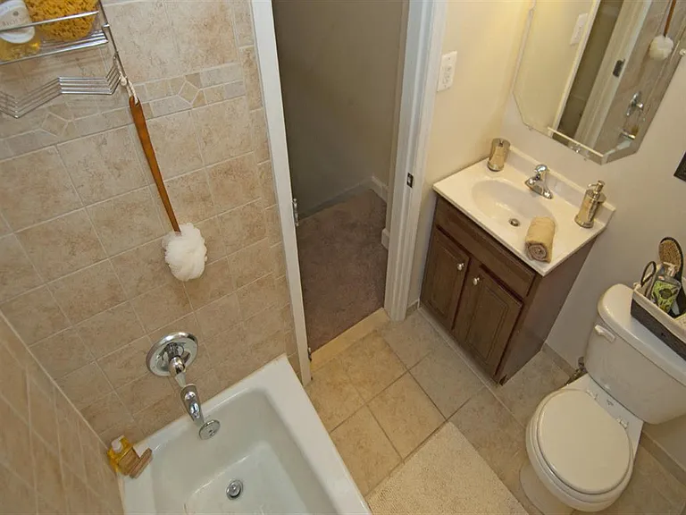 Parke Crescent — Photo 13