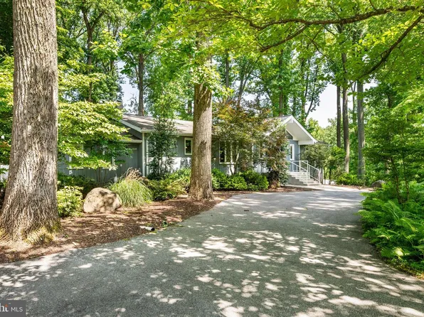 5 Martins Cir, Newtown Square, PA 19073