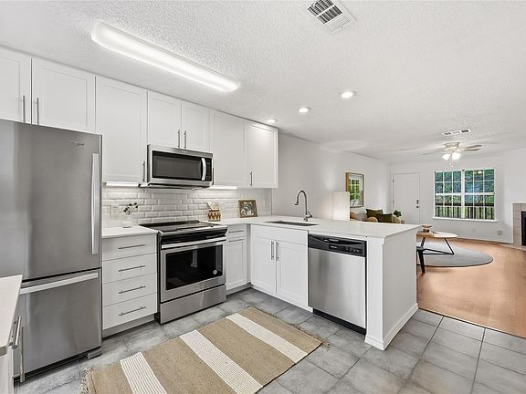 3rd image of 2215 Post Rd APT 2070