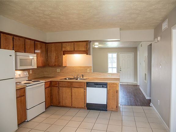 4th image of 1900 Woodsman Dr APT C