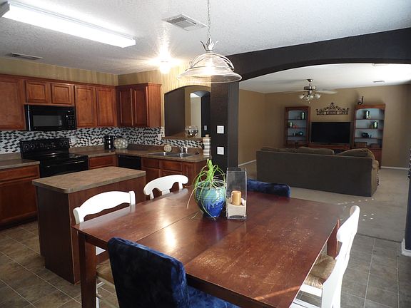 3rd image of 124 Latigo Ln