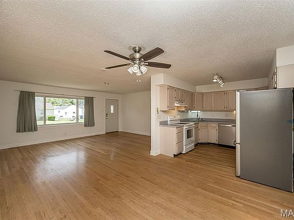 3rd image of 7614 General Meade Ln