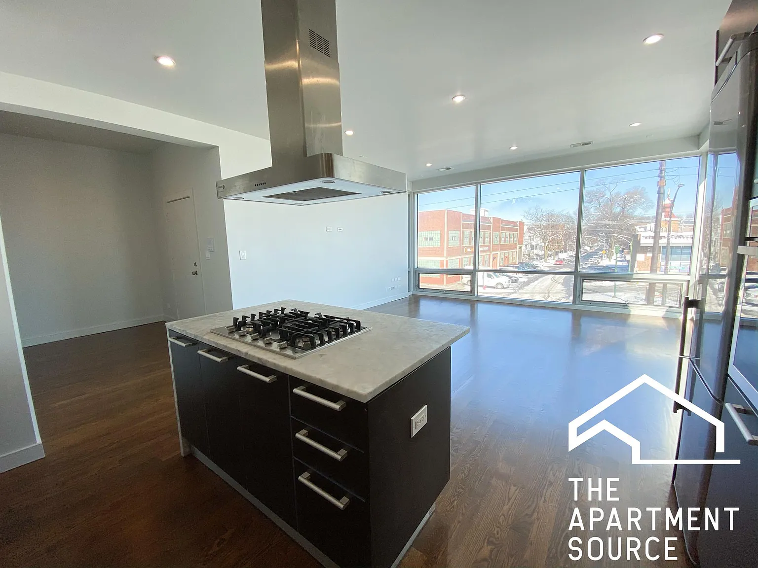 3 bed, 1400 sqft, $3,695 — Photo 4