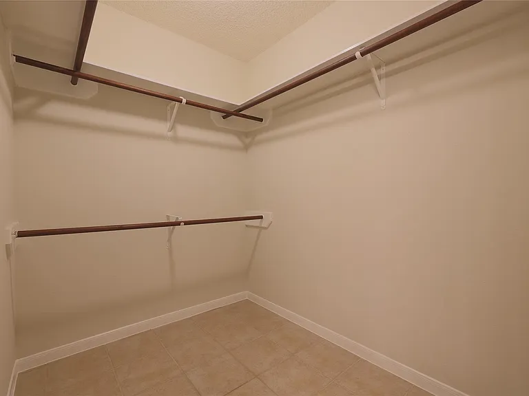 10015 Red Wolf Ln — Photo 12
