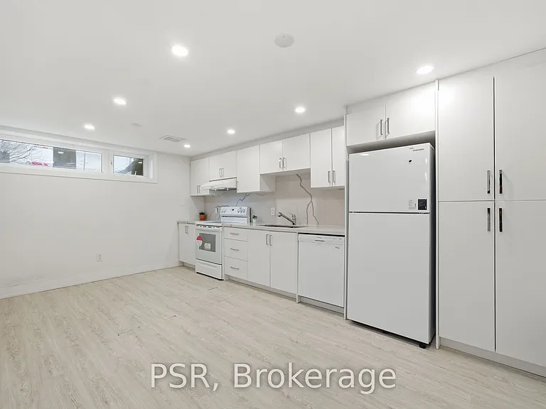27 Kingsview Blvd #1 — Photo 5