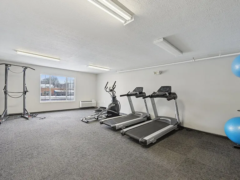 Somerset Place Apartments — Photo 46