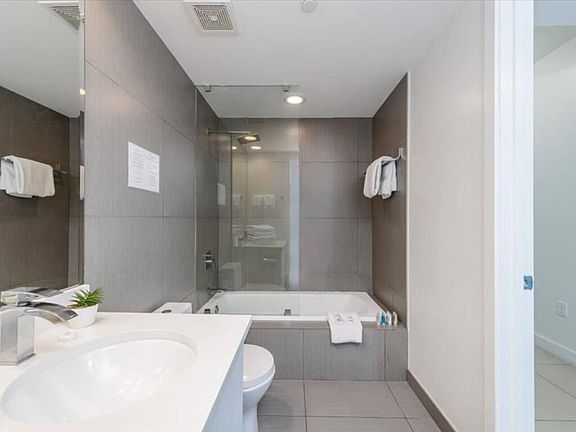 4th image of 6551 Collins Ave #Id1016281p