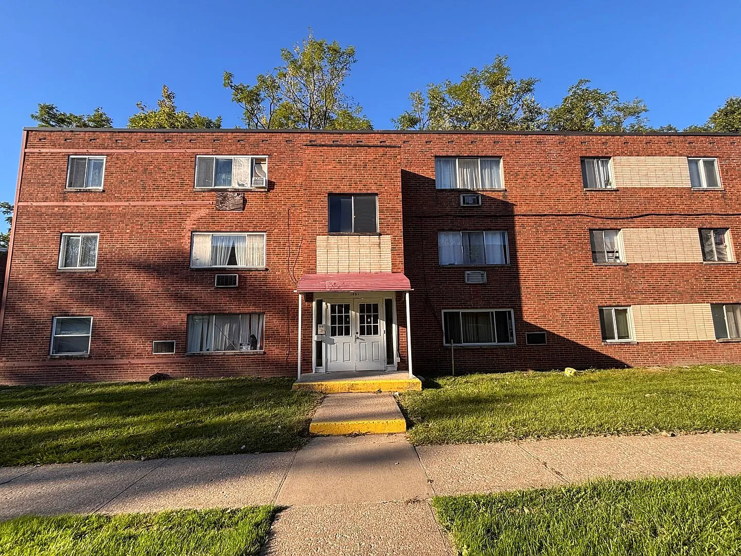 105 Solon Rd — Photo 1