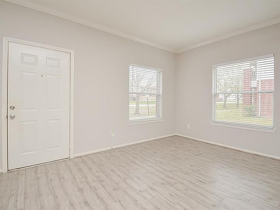 3rd image of 3826 Shire Valley Dr